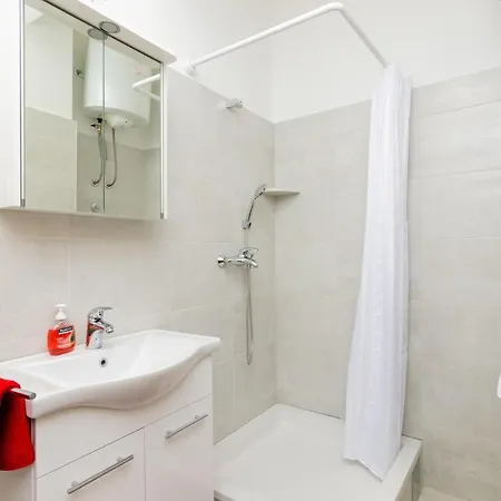 Nina- One Bedroom With Sea View *