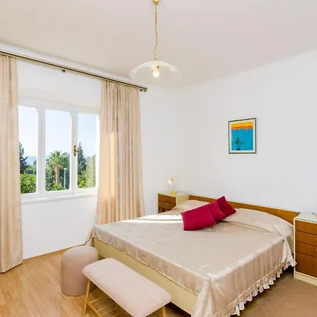 Nina- One Bedroom With Sea View Apartman *