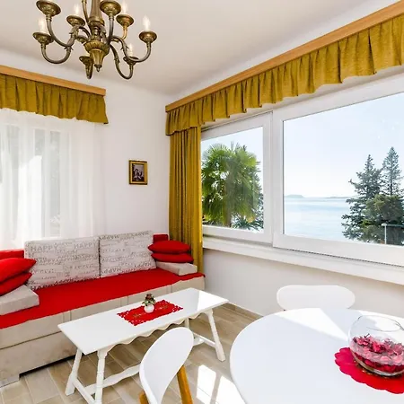 Nina- One Bedroom With Sea View Apartman *